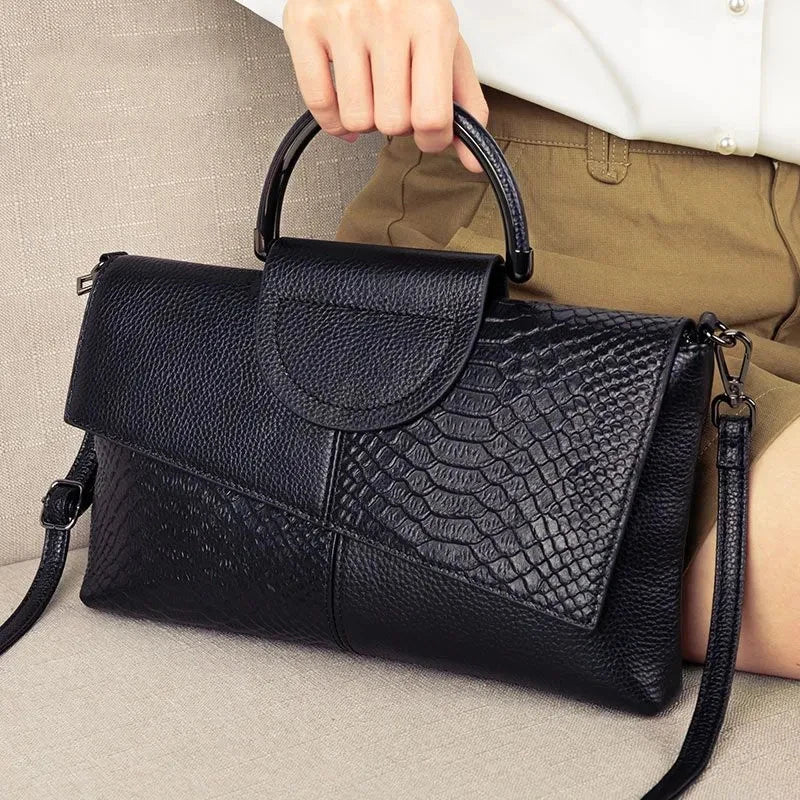 Celine™ - Elegant black handbag with a leather finish - Eliza-Warszawa