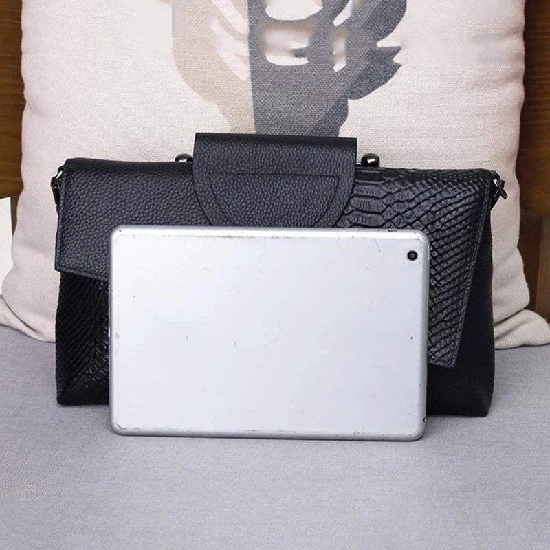 Celine™ - Elegant black handbag with a leather finish - Eliza-Warszawa