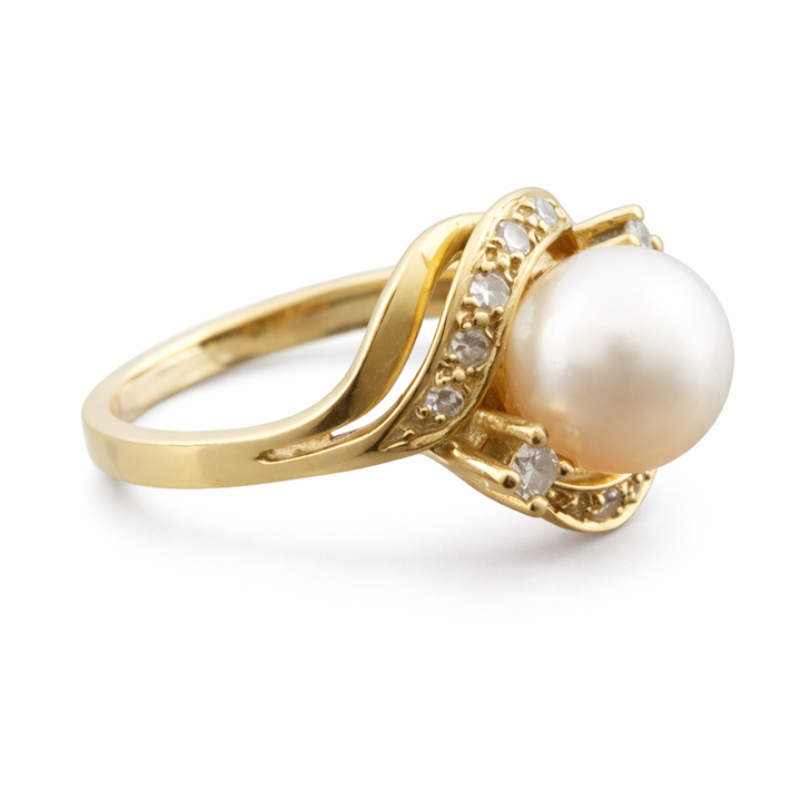 Chic Pearl & Radiant Gold Ring