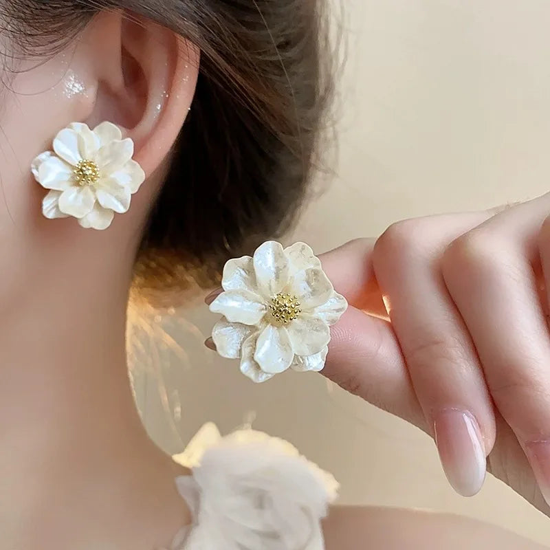 Chic White Acrylic Flower Stud Earrings