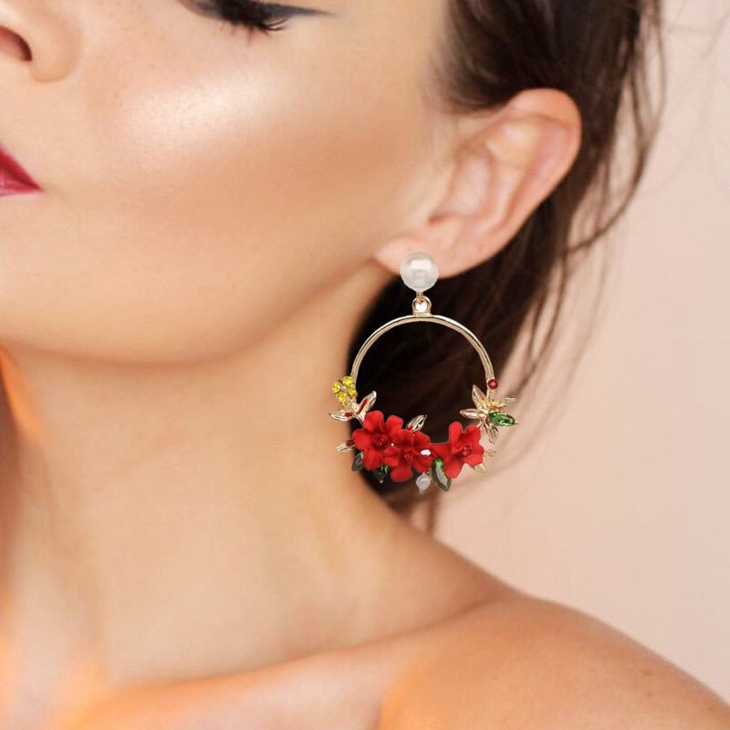 Elegant Gold Flower and Pearl Earrings - Eliza-Warszawa
