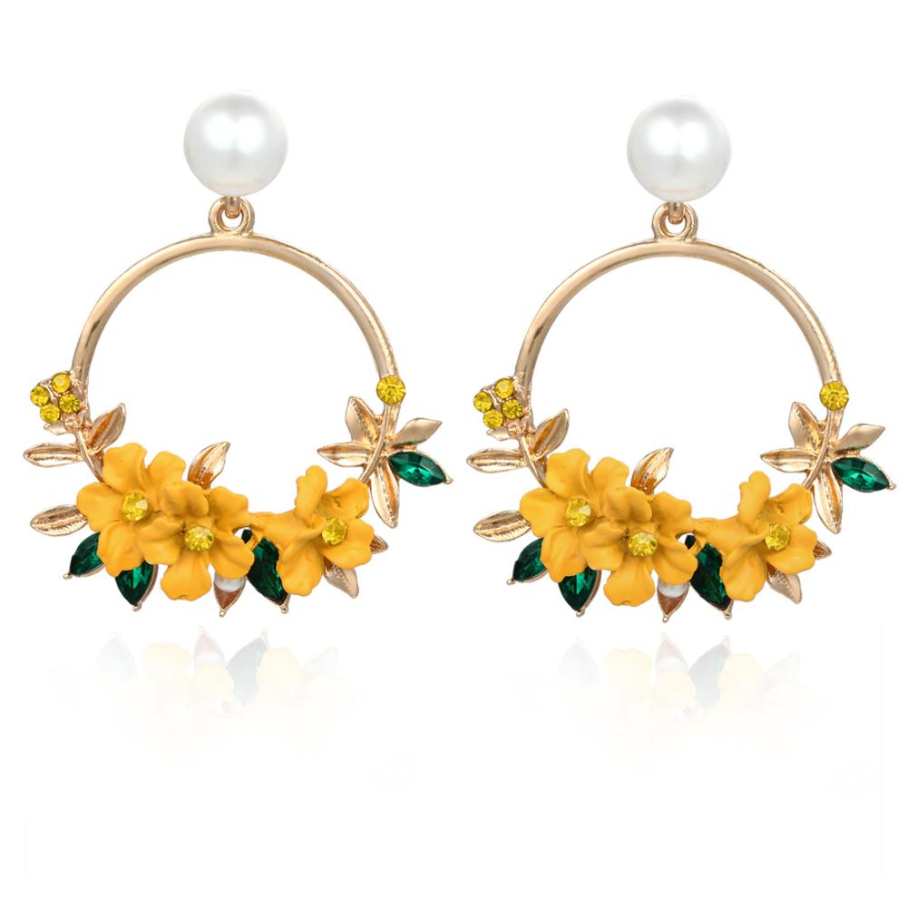 Elegant Gold Flower and Pearl Earrings - Eliza-Warszawa