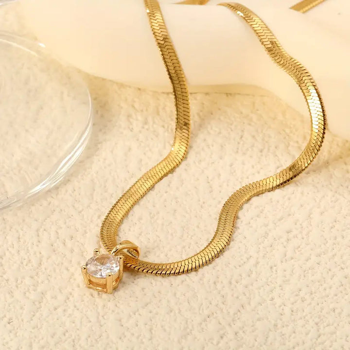 Elegant Gold Rhinestone Pendant Necklace