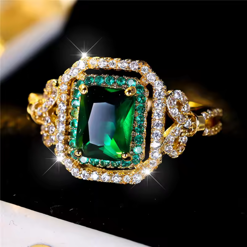 Elegant Golden Emerald Stone Ring - Eliza-Warszawa