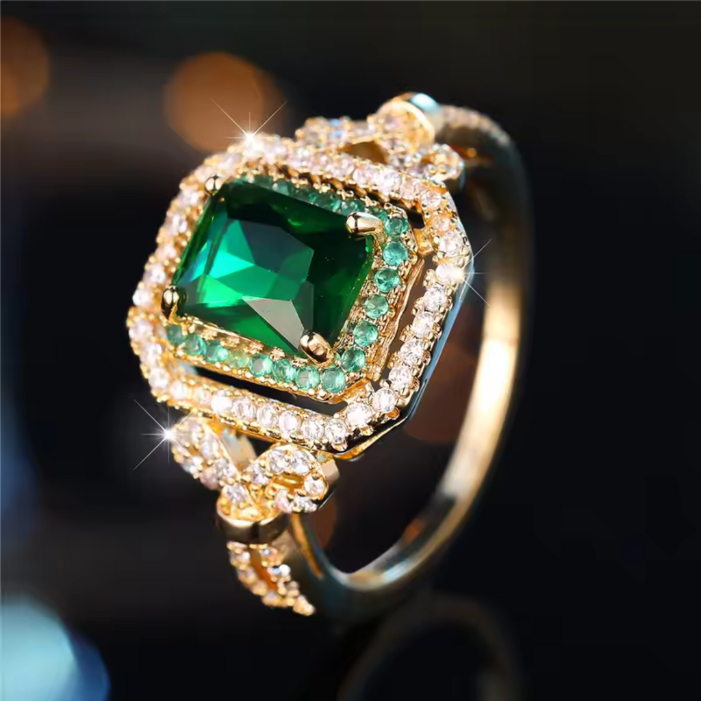 Elegant Golden Emerald Stone Ring - Eliza-Warszawa