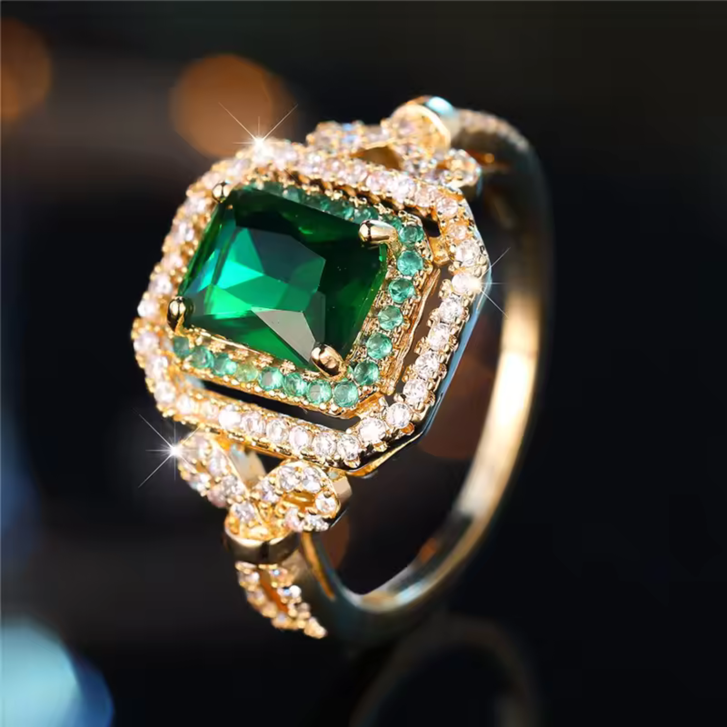 Elegant Golden Emerald Stone Ring - Eliza-Warszawa
