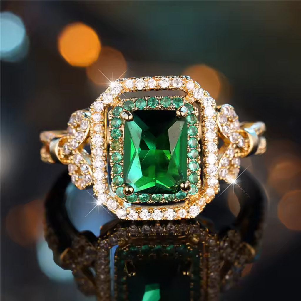 Elegant Golden Emerald Stone Ring - Eliza-Warszawa