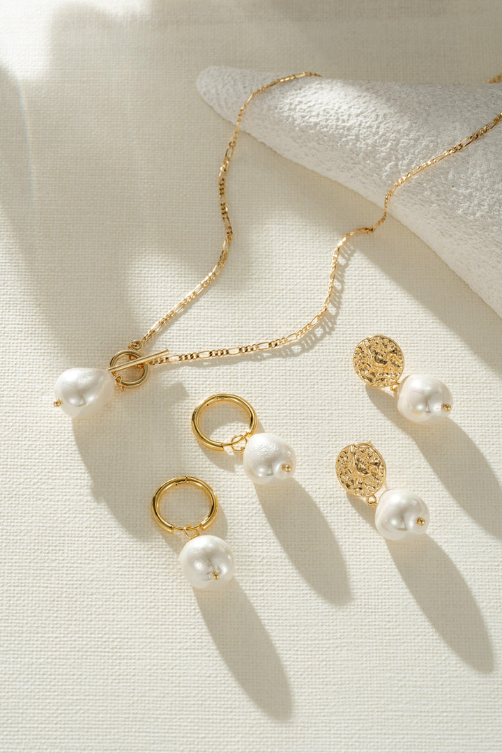 Elegant Golden Pearl Necklace