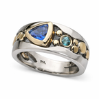 Elegant Vintage Ring Featuring Blue Crystal
