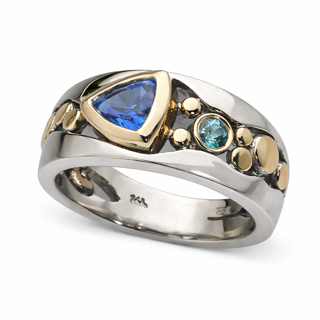 Elegant Vintage Ring Featuring Blue Crystal