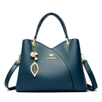 Felina™ - Elegant black shoulder bag with fashionable charms - Eliza-Warszawa