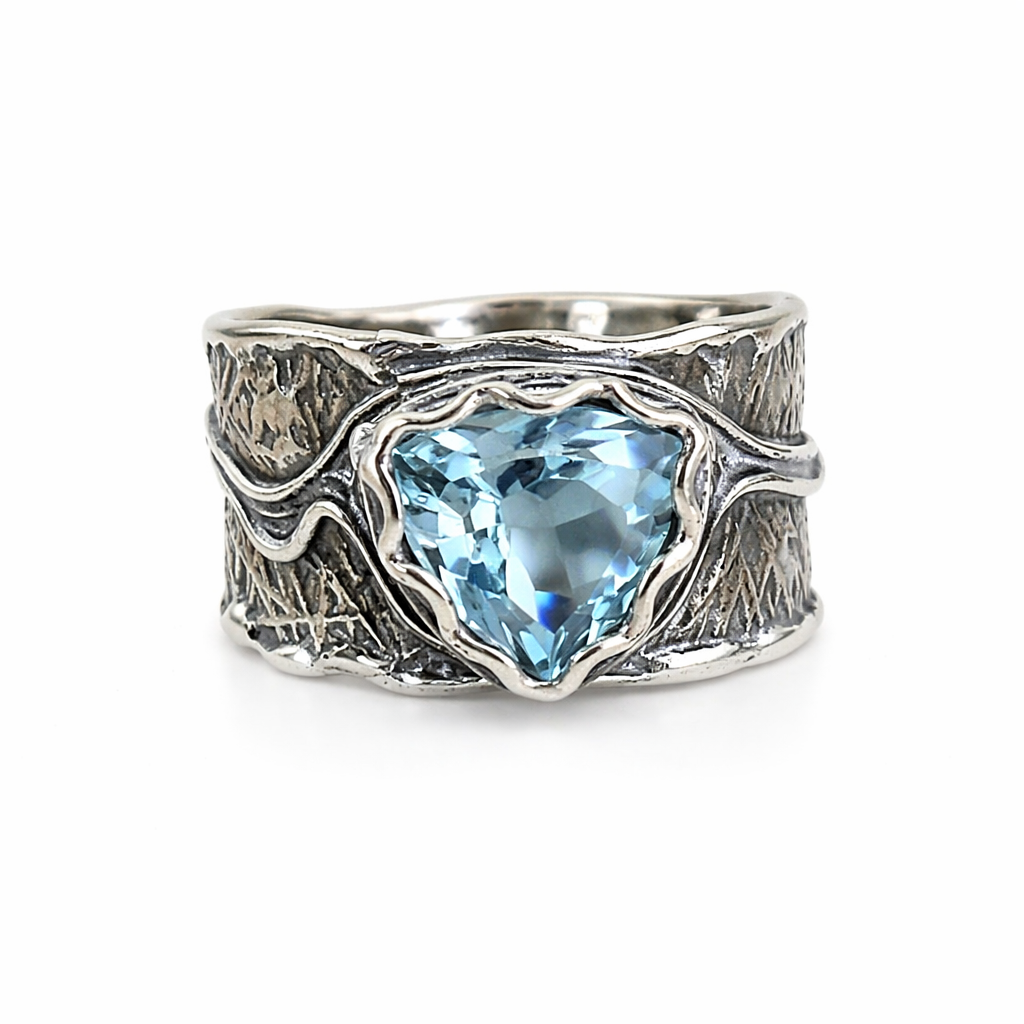 Luxury Sapphire Carving Ring