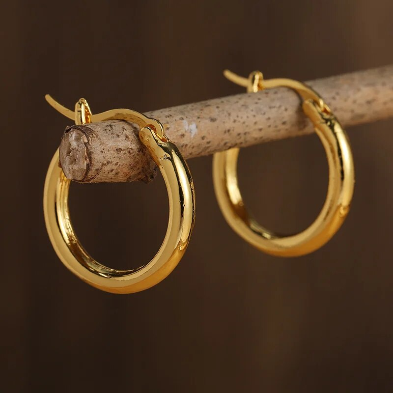 Polished Silver Classic Hoop Earrings - Eliza-Warszawa