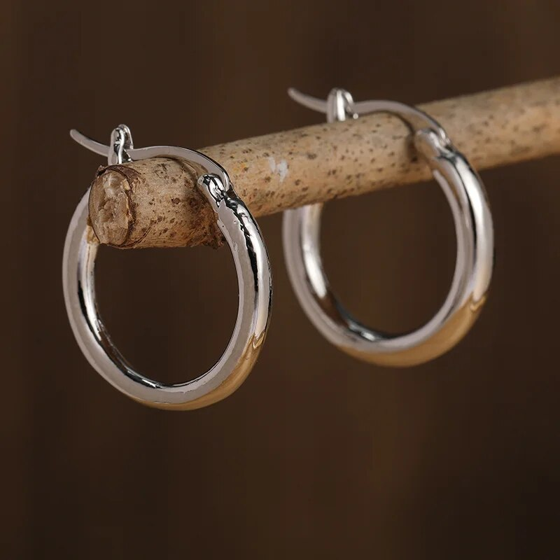Polished Silver Classic Hoop Earrings - Eliza-Warszawa