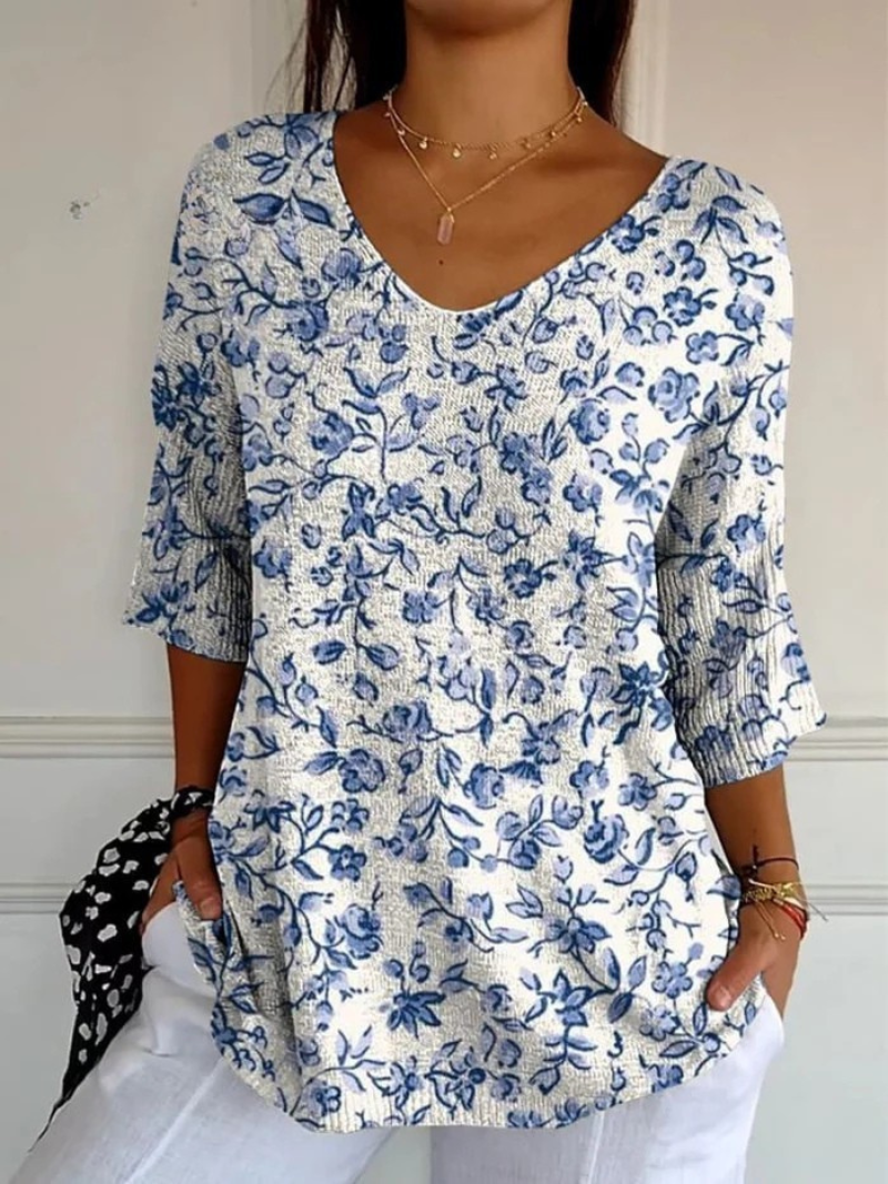 Women's Casual Knit Sweater with Blue Floral Pattern - Eliza-Warszawa